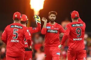 GOLD COAST, AUSTRALIA - DECEMBER 29: Imad Wasim of the Renegades celebrates after dismissing Josh Philippe of the Sixers during the Big Bash League match between the Melbourne Renegades and the Sydney Sixers at Metricon Stadium, on December 29, 2020, in Gold Coast, Australia. (Photo by Chris Hyde/Getty Images)