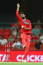 GOLD COAST, AUSTRALIA - DECEMBER 29: Imad Wasim of the Renegades bowls during the Big Bash League match between the Melbourne Renegades and the Sydney Sixers at Metricon Stadium, on December 29, 2020, in Gold Coast, Australia. (Photo by Chris Hyde/Getty Images)