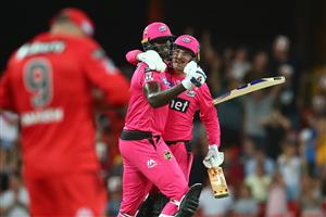 GOLD COAST, AUSTRALIA - DECEMBER 29: Jason Holder and Ben Manenti of the Sixers celebrate winning the Big Bash League match between the Melbourne Renegades and the Sydney Sixers at Metricon Stadium, on December 29, 2020, in Gold Coast, Australia. (Photo by Chris Hyde/Getty Images)