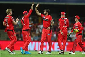 GOLD COAST, AUSTRALIA - DECEMBER 29: Kane Richardson of the Renegades celebrates a wicket during the Big Bash League match between the Melbourne Renegades and the Sydney Sixers at Metricon Stadium, on December 29, 2020, in Gold Coast, Australia. (Photo by Chris Hyde/Getty Images)