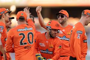 ADELAIDE, AUSTRALIA - DECEMBER 31: Perth Scorchers players celebrate during the Big Bash League match between the Adelaide Strikers and the Perth Scorchers at Adelaide Oval, on December 31, 2020, in Adelaide, Australia. (Photo by Daniel Kalisz/Getty Images)