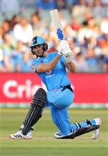 ADELAIDE, AUSTRALIA - DECEMBER 31: Matt Short of the Adelaide Strikers bats during the Big Bash League match between the Adelaide Strikers and the Perth Scorchers at Adelaide Oval, on December 31, 2020, in Adelaide, Australia. (Photo by Daniel Kalisz/Getty Images)