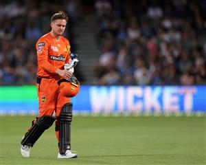 ADELAIDE, AUSTRALIA - DECEMBER 31: Jason Roy of the Perth Scorchers walks from the ground during the Big Bash League match between the Adelaide Strikers and the Perth Scorchers at Adelaide Oval, on December 31, 2020, in Adelaide, Australia. (Photo by Daniel Kalisz/Getty Images)