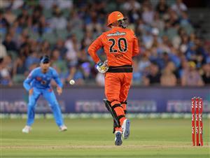 ADELAIDE, AUSTRALIA - DECEMBER 31: Jason Roy of the Perth Scorchers bats during the Big Bash League match between the Adelaide Strikers and the Perth Scorchers at Adelaide Oval, on December 31, 2020, in Adelaide, Australia. (Photo by Daniel Kalisz/Getty Images)