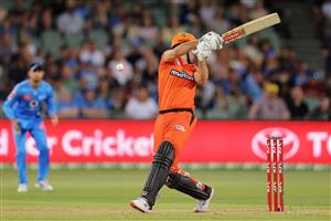 ADELAIDE, AUSTRALIA - DECEMBER 31: Mitch Marsh of the Perth Scorchers bats during the Big Bash League match between the Adelaide Strikers and the Perth Scorchers at Adelaide Oval, on December 31, 2020, in Adelaide, Australia. (Photo by Daniel Kalisz/Getty Images)