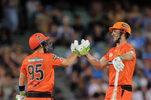 ADELAIDE, AUSTRALIA - DECEMBER 31: (L-R) Josh Inglis of the Perth Scorchers and Mitch Marsh of the Perth Scorchers celebrate during the Big Bash League match between the Adelaide Strikers and the Perth Scorchers at Adelaide Oval, on December 31, 2020, in Adelaide, Australia. (Photo by Daniel Kalisz/Getty Images)