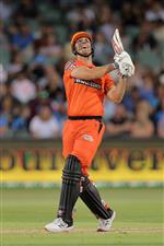 ADELAIDE, AUSTRALIA - DECEMBER 31: Mitch Marsh of the Perth Scorchers bats during the Big Bash League match between the Adelaide Strikers and the Perth Scorchers at Adelaide Oval, on December 31, 2020, in Adelaide, Australia. (Photo by Daniel Kalisz/Getty Images)