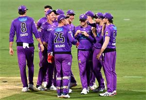 BRISBANE, AUSTRALIA - DECEMBER 30: The Hurricanes celebrate victory after the Big Bash League match between the Hobart Hurricanes and Brisbane Heat at The Gabba, on December 30, 2020, in Brisbane, Australia. (Photo by Bradley Kanaris/Getty Images)