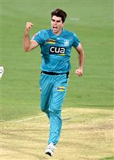 BRISBANE, AUSTRALIA - DECEMBER 30: Xavier Bartlett of the Heat celebrates taking the wicket of Tim David of the Hurricanes during the Big Bash League match between the Hobart Hurricanes and Brisbane Heat at The Gabba, on December 30, 2020, in Brisbane, Australia. (Photo by Bradley Kanaris/Getty Images)
