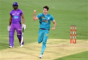 BRISBANE, AUSTRALIA - DECEMBER 30: Xavier Bartlett of the Heat celebrates taking the wicket of Tim David of the Hurricanes during the Big Bash League match between the Hobart Hurricanes and Brisbane Heat at The Gabba, on December 30, 2020, in Brisbane, Australia. (Photo by Bradley Kanaris/Getty Images)