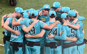 BRISBANE, AUSTRALIA - DECEMBER 30: The Heat players embrace before the Big Bash League match between the Hobart Hurricanes and Brisbane Heat at The Gabba, on December 30, 2020, in Brisbane, Australia. (Photo by Bradley Kanaris/Getty Images)