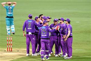 BRISBANE, AUSTRALIA - DECEMBER 30: The Hurricanes celebrate victory after the Big Bash League match between the Hobart Hurricanes and Brisbane Heat at The Gabba, on December 30, 2020, in Brisbane, Australia. (Photo by Bradley Kanaris/Getty Images)