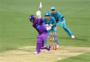 BRISBANE, AUSTRALIA - DECEMBER 30: Pete Handscomb of the Hurricanes plays a shot during the Big Bash League match between the Hobart Hurricanes and Brisbane Heat at The Gabba, on December 30, 2020, in Brisbane, Australia. (Photo by Bradley Kanaris/Getty Images)