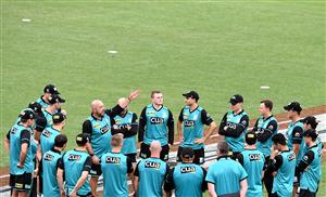 BRISBANE, AUSTRALIA - DECEMBER 30: Coach Darren Lehmann of the Heat speaks to his players before the Big Bash League match between the Hobart Hurricanes and Brisbane Heat at The Gabba, on December 30, 2020, in Brisbane, Australia. (Photo by Bradley Kanaris/Getty Images)