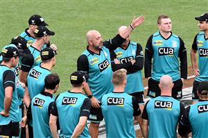 BRISBANE, AUSTRALIA - DECEMBER 30: Coach Darren Lehmann of the Heat speaks to his players before the Big Bash League match between the Hobart Hurricanes and Brisbane Heat at The Gabba, on December 30, 2020, in Brisbane, Australia. (Photo by Bradley Kanaris/Getty Images)