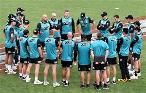 BRISBANE, AUSTRALIA - DECEMBER 30: Coach Darren Lehmann of the Heat speaks to his players before the Big Bash League match between the Hobart Hurricanes and Brisbane Heat at The Gabba, on December 30, 2020, in Brisbane, Australia. (Photo by Bradley Kanaris/Getty Images)