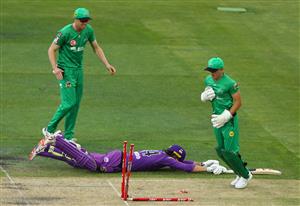 HOBART, AUSTRALIA - JANUARY 04: Peter Handscomb of the Hurricanes is run out during the Big Bash League match between the Melbourne Stars and the Hobart Hurricanes at Blundstone Arena, on January 04, 2021, in Hobart, Australia. (Photo by Robert Cianflone/Getty Images)
