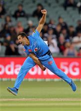 ADELAIDE, AUSTRALIA - JANUARY 05: Wes Agar of the Adelaide Strikers bowls during the Big Bash League match between the Melbourne Renegades and the Adelaide Strikers at Adelaide Oval, on January 05, 2021, in Adelaide, Australia. (Photo by Daniel Kalisz/Getty Images)