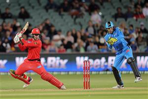 ADELAIDE, AUSTRALIA - JANUARY 05: Mackenzie Harvey of the Renegades bats during the Big Bash League match between the Melbourne Renegades and the Adelaide Strikers at Adelaide Oval, on January 05, 2021, in Adelaide, Australia. (Photo by Daniel Kalisz/Getty Images)