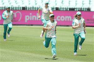 SYDNEY, AUSTRALIA - JANUARY 05: David Warner and Will Pucovski of Australia run during an Australian nets session at the Sydney Cricket Ground on January 05, 2021 in Sydney, Australia. (Photo by Mark Metcalfe/Getty Images)