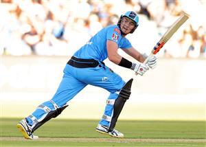 ADELAIDE, AUSTRALIA - JANUARY 05: Matthew Renshaw of the Adelaide Strikers bats during the Big Bash League match between the Melbourne Renegades and the Adelaide Strikers at Adelaide Oval, on January 05, 2021, in Adelaide, Australia. (Photo by Daniel Kalisz/Getty Images)