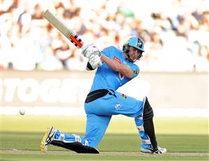 ADELAIDE, AUSTRALIA - JANUARY 05: Matthew Renshaw of the Adelaide Strikers bats during the Big Bash League match between the Melbourne Renegades and the Adelaide Strikers at Adelaide Oval, on January 05, 2021, in Adelaide, Australia. (Photo by Daniel Kalisz/Getty Images)