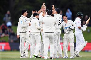 CHRISTCHURCH, NEW ZEALAND - JANUARY 05: Kyle Jamieson of New Zealand is congratulated by team mates after dismissing Shan Masood of Pakistan during day three of the Second Test match in the series between New Zealand and Pakistan at Hagley Oval on January 05, 2021 in Christchurch, New Zealand. (Photo by Kai Schwoerer/Getty Images)