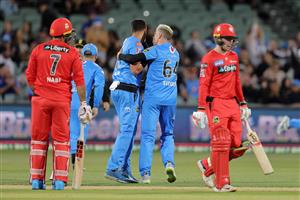 ADELAIDE, AUSTRALIA - JANUARY 05: Wes Agar of the Strikers and Peter Siddle of the Strikers celebrate during the Big Bash League match between the Melbourne Renegades and the Adelaide Strikers at Adelaide Oval, on January 05, 2021, in Adelaide, Australia. (Photo by Daniel Kalisz/Getty Images)