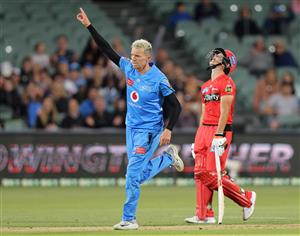 ADELAIDE, AUSTRALIA - JANUARY 05: Peter Siddle of the Strikers celebrates during the Big Bash League match between the Melbourne Renegades and the Adelaide Strikers at Adelaide Oval, on January 05, 2021, in Adelaide, Australia. (Photo by Daniel Kalisz/Getty Images)