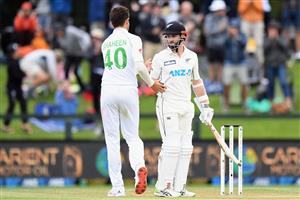 CHRISTCHURCH, NEW ZEALAND - JANUARY 05: Kane Williamson of New Zealand (R) is congratulated by Shaheen Shah Afridi of Pakistan after scoring a double century during day three of the Second Test match in the series between New Zealand and Pakistan at Hagley Oval on January 05, 2021 in Christchurch, New Zealand. (Photo by Kai Schwoerer/Getty Images)