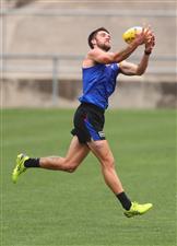 MELBOURNE, AUSTRALIA - JANUARY 06: Bailey Williams of the Bulldogs marks the ball during a Western Bulldogs AFL training session at Whitten Oval on January 06, 2021 in Melbourne, Australia. (Photo by Mike Owen/Getty Images)