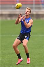 MELBOURNE, AUSTRALIA - JANUARY 06: Mitch Wallis of the Bulldogs marks the ball during a Western Bulldogs AFL training session at Whitten Oval on January 06, 2021 in Melbourne, Australia. (Photo by Mike Owen/Getty Images)