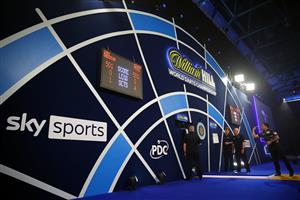 LONDON, ENGLAND - JANUARY 03: Gary Anderson of Scotland in action during the Finals against Gerwyn Price of Wales during Day Sixteen of The PDC William Hill World Darts Championship at Alexandra Palace on January 03, 2021 in London, England. (Photo by Luke Walker/Getty Images)