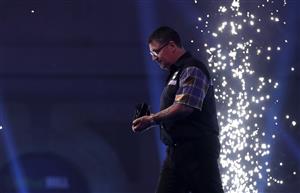 LONDON, ENGLAND - JANUARY 03: Gary Anderson of Scotland walks into the arena during the Finals against Gerwyn Price of Wales during Day Sixteen of The PDC William Hill World Darts Championship at Alexandra Palace on January 03, 2021 in London, England. (Photo by Luke Walker/Getty Images)