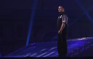 LONDON, ENGLAND - JANUARY 03: Gary Anderson of Scotland walks into the arena during the Finals against Gerwyn Price of Wales during Day Sixteen of The PDC William Hill World Darts Championship at Alexandra Palace on January 03, 2021 in London, England. (Photo by Luke Walker/Getty Images)