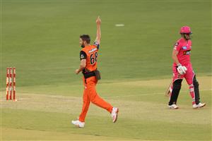 PERTH, AUSTRALIA - JANUARY 06: Andrew Tye of the Scorchers celebrates the wicket of Stephen O'Keefe of the Sixers during the Big Bash League match between the Perth Scorchers and the Sydney Sixers at Optus Stadium, on January 06, 2021, in Perth, Australia. (Photo by Paul Kane/Getty Images)