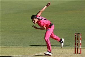 PERTH, AUSTRALIA - JANUARY 06: Ben Dwarshuis of the Sixers bowls during the Big Bash League match between the Perth Scorchers and the Sydney Sixers at Optus Stadium, on January 06, 2021, in Perth, Australia. (Photo by Paul Kane/Getty Images)