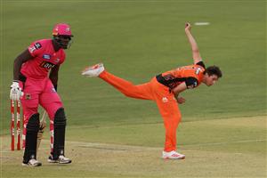 PERTH, AUSTRALIA - JANUARY 06: Jhye Richardson of the Scorchers bowls during the Big Bash League match between the Perth Scorchers and the Sydney Sixers at Optus Stadium, on January 06, 2021, in Perth, Australia. (Photo by Paul Kane/Getty Images)