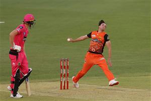 PERTH, AUSTRALIA - JANUARY 06: Jhye Richardson of the Scorchers bowls during the Big Bash League match between the Perth Scorchers and the Sydney Sixers at Optus Stadium, on January 06, 2021, in Perth, Australia. (Photo by Paul Kane/Getty Images)