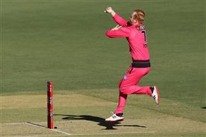 PERTH, AUSTRALIA - JANUARY 06: Lloyd Pope of the Sixers bowls during the Big Bash League match between the Perth Scorchers and the Sydney Sixers at Optus Stadium, on January 06, 2021, in Perth, Australia. (Photo by Paul Kane/Getty Images)