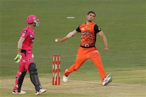 PERTH, AUSTRALIA - JANUARY 06: Aaron Hardie of the Scorchers bowls during the Big Bash League match between the Perth Scorchers and the Sydney Sixers at Optus Stadium, on January 06, 2021, in Perth, Australia. (Photo by Paul Kane/Getty Images)
