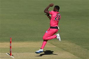 PERTH, AUSTRALIA - JANUARY 06: Carlos Brathwaite of the Sixers bowls during the Big Bash League match between the Perth Scorchers and the Sydney Sixers at Optus Stadium, on January 06, 2021, in Perth, Australia. (Photo by Paul Kane/Getty Images)