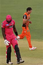 PERTH, AUSTRALIA - JANUARY 06: Jhye Richardson of the Scorchers celebrates the wicket of Carlos Brathwaite of the Sixers during the Big Bash League match between the Perth Scorchers and the Sydney Sixers at Optus Stadium, on January 06, 2021, in Perth, Australia. (Photo by Paul Kane/Getty Images)
