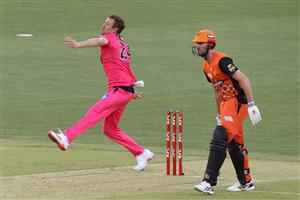 PERTH, AUSTRALIA - JANUARY 06: Jake Ball of the Sixers bowls during the Big Bash League match between the Perth Scorchers and the Sydney Sixers at Optus Stadium, on January 06, 2021, in Perth, Australia. (Photo by Paul Kane/Getty Images)