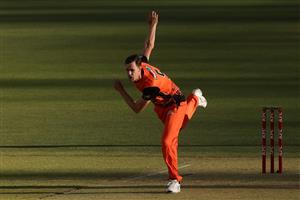 PERTH, AUSTRALIA - JANUARY 06: Jason Behrendorff of the Scorchers bowls during the Big Bash League match between the Perth Scorchers and the Sydney Sixers at Optus Stadium, on January 06, 2021, in Perth, Australia. (Photo by Paul Kane/Getty Images)