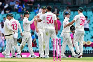 Australian players leave the field at the end of the second day play of the third cricket Test match between Australia and India at the Sydney Cricket Ground (SCG) in Sydney on January 8, 2021. (Photo by Saeed KHAN / AFP) / -- IMAGE RESTRICTED TO EDITORIAL USE - STRICTLY NO COMMERCIAL USE -- (Photo by SAEED KHAN/AFP via Getty Images)