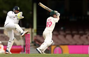 SYDNEY, AUSTRALIA - JANUARY 08: Steve Smith of Australia bats as Rishabh Pant of India keeps wicket during day two of the 3rd Test match in the series between Australia and India at Sydney Cricket Ground on January 08, 2021 in Sydney, Australia. (Photo by Ryan Pierse/Getty Images)