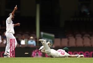 SYDNEY, AUSTRALIA - JANUARY 08: Steve Smith of Australia is run out by Ravindra Jadeja of India during day two of the 3rd Test match in the series between Australia and India at Sydney Cricket Ground on January 08, 2021 in Sydney, Australia. (Photo by Ryan Pierse/Getty Images)