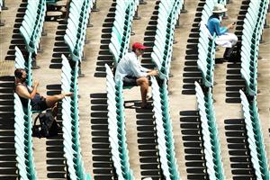 SYDNEY, AUSTRALIA - JANUARY 11: The crowd watches on during day five of the Third Test match in the series between Australia and India at Sydney Cricket Ground on January 11, 2021 in Sydney, Australia. (Photo by Mark Kolbe/Getty Images)