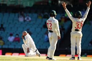 SYDNEY, AUSTRALIA - JANUARY 11: Nathan Lyon of Australia shows his frustration during day five of the Third Test match in the series between Australia and India at Sydney Cricket Ground on January 11, 2021 in Sydney, Australia. (Photo by Mark Kolbe/Getty Images)